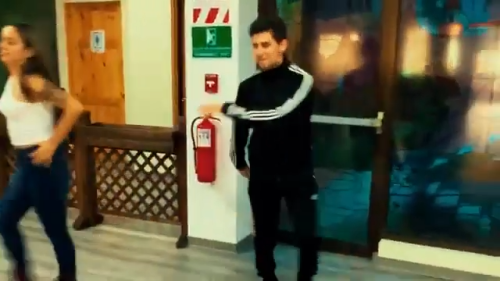 Yeik-Lawson-Rodriguez-Costa-Ricas-Call-Center-Rap-Breakdancing-commerical-2.png